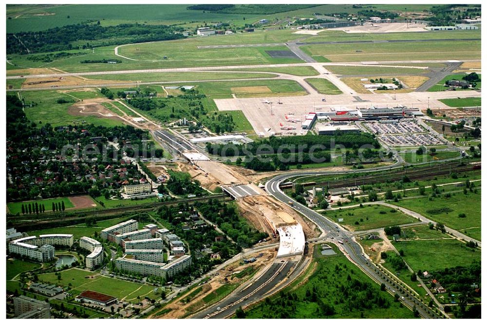 Schönefeld from above - 08.06.2005 Blick auf die fertig gestellte Zufahrtbrücke am Stadtautobahnzubringer am S-Bahnhof Berlin-Schönefeld. Ein Projekt der Schälerbau Berlin GmbH Baustelle der Schälerbau Berlin GmbH