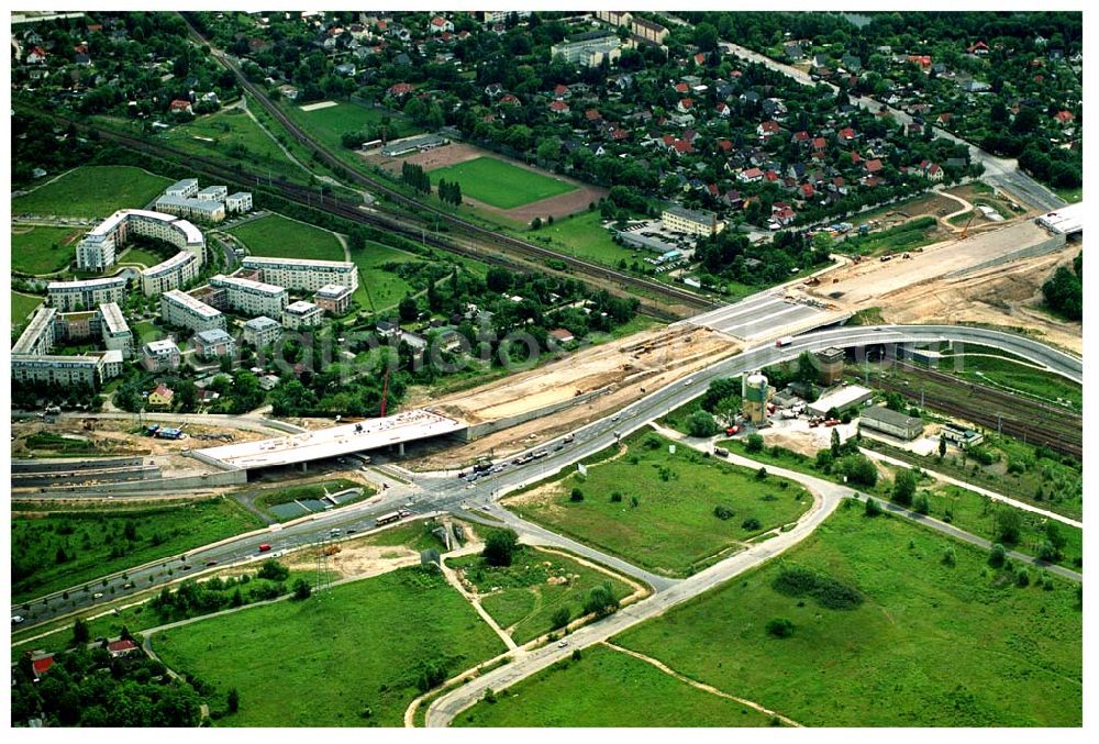 Aerial photograph Schönefeld - 08.06.2005 Blick auf die fertig gestellte Zufahrtbrücke am Stadtautobahnzubringer am S-Bahnhof Berlin-Schönefeld. Ein Projekt der Schälerbau Berlin GmbH Baustelle der Schälerbau Berlin GmbH