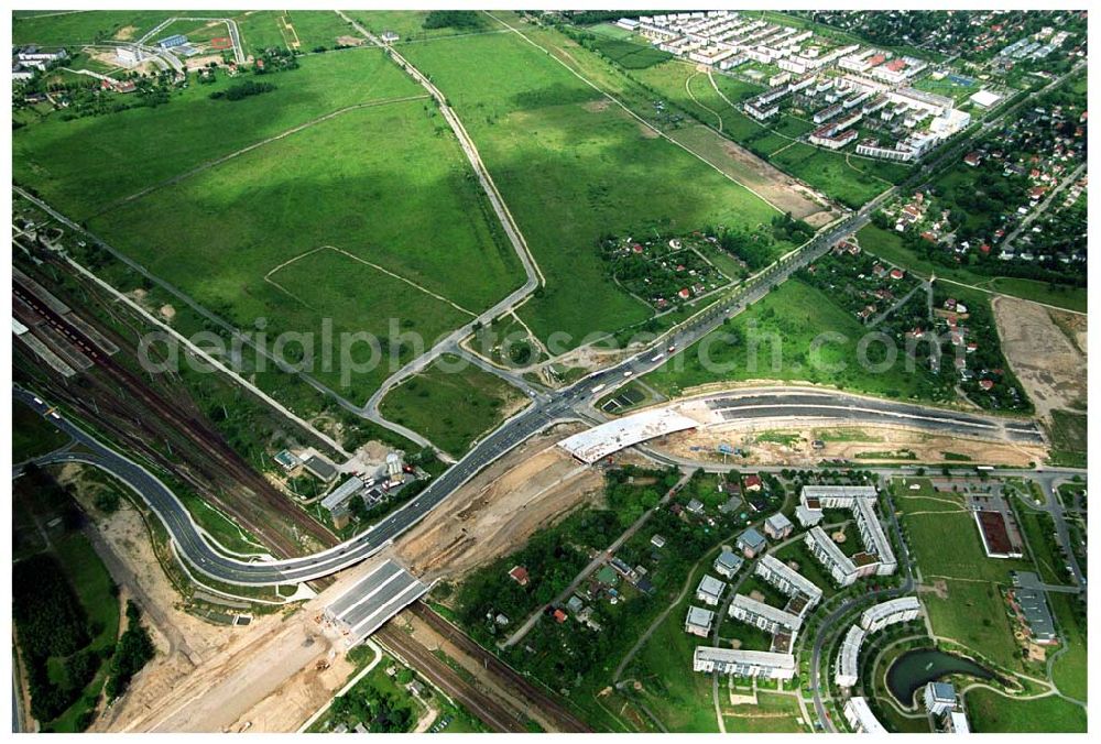 Aerial image Schönefeld - 08.06.2005 Blick auf die fertig gestellte Zufahrtbrücke am Stadtautobahnzubringer am S-Bahnhof Berlin-Schönefeld. Ein Projekt der Schälerbau Berlin GmbH Baustelle der Schälerbau Berlin GmbH