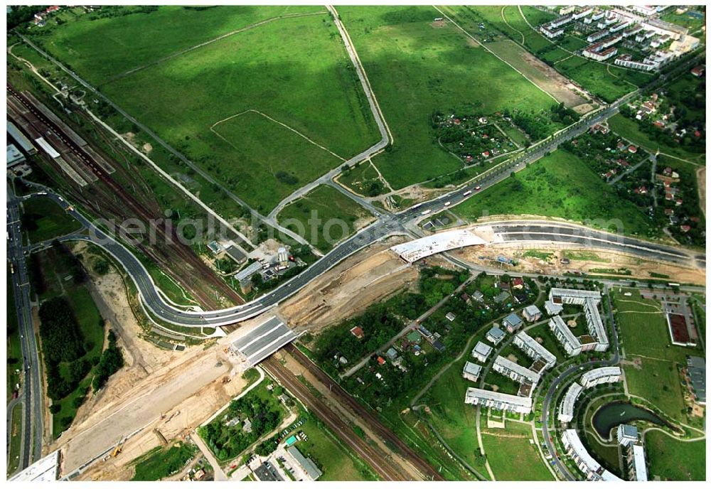 Aerial photograph Schönefeld - 08.06.2005 Blick auf die fertig gestellte Zufahrtbrücke am Stadtautobahnzubringer am S-Bahnhof Berlin-Schönefeld. Ein Projekt der Schälerbau Berlin GmbH Baustelle der Schälerbau Berlin GmbH