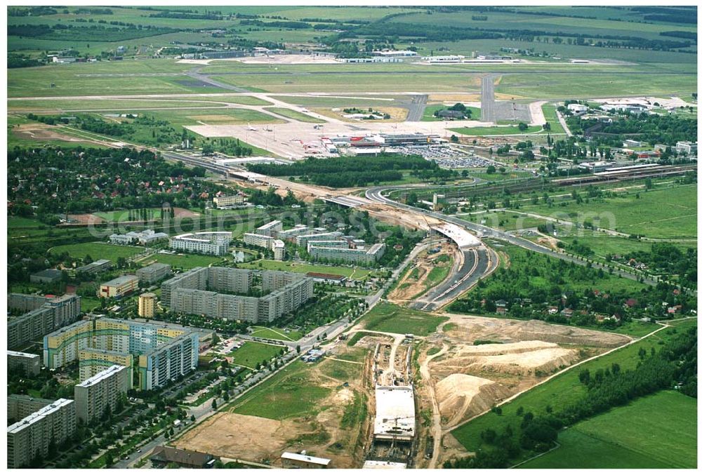 Schönefeld from above - 08.06.2005 Blick auf die fertig gestellte Zufahrtbrücke am Stadtautobahnzubringer am S-Bahnhof Berlin-Schönefeld. Ein Projekt der Schälerbau Berlin GmbH Baustelle der Schälerbau Berlin GmbH