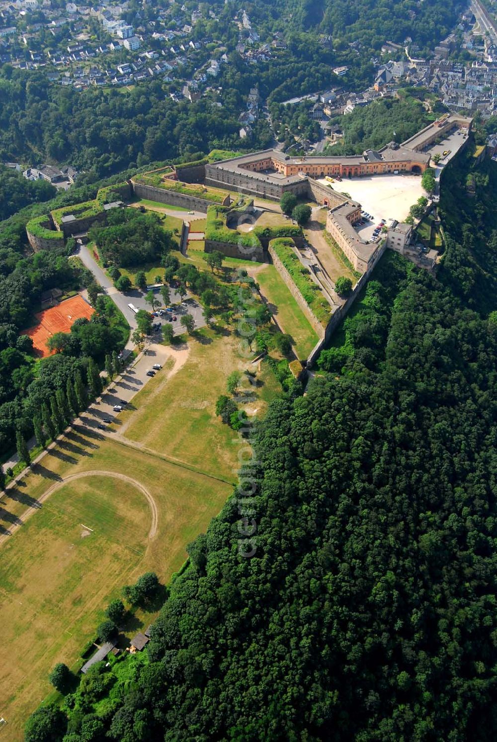 Aerial image Koblenz - Blick auf die Festung Ehrenbreitstein in Koblenz. Die Festung Ehrenbreitsten wurde im 16. Jhd. auf der ursprünglichen Burganlage aus dem 11. Jhd. errichtet. Sie war zuerst eine kurtrierischen, später eine preußische Festung. Nachdem die barocke Anlage in der Französischen Revolution gesprengt wurden, wurde sie zwischen 1817 und 1828 neu errichtet. Heute befindet sich hier das Landesmuseum Koblenz und eine Jugendherberge. Seit 2002 ist sie Teil des UNESCO-Weltkulturerbes. Kontakt Landesmuseum: Landesmuseum Koblenz, Festung Ehrenbreitstein, 56077 Koblenz, Telefon.: 02 61/66 75-0, Telefax: 02 61/70 19 89,