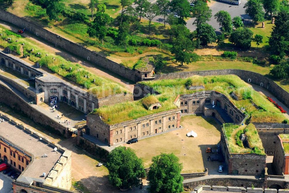 Koblenz from above - Blick auf die Festung Ehrenbreitstein in Koblenz. Die Festung Ehrenbreitsten wurde im 16. Jhd. auf der ursprünglichen Burganlage aus dem 11. Jhd. errichtet. Sie war zuerst eine kurtrierischen, später eine preußische Festung. Nachdem die barocke Anlage in der Französischen Revolution gesprengt wurden, wurde sie zwischen 1817 und 1828 neu errichtet. Heute befindet sich hier das Landesmuseum Koblenz und eine Jugendherberge. Seit 2002 ist sie Teil des UNESCO-Weltkulturerbes. Kontakt Landesmuseum: Landesmuseum Koblenz, Festung Ehrenbreitstein, 56077 Koblenz, Telefon.: 02 61/66 75-0, Telefax: 02 61/70 19 89,