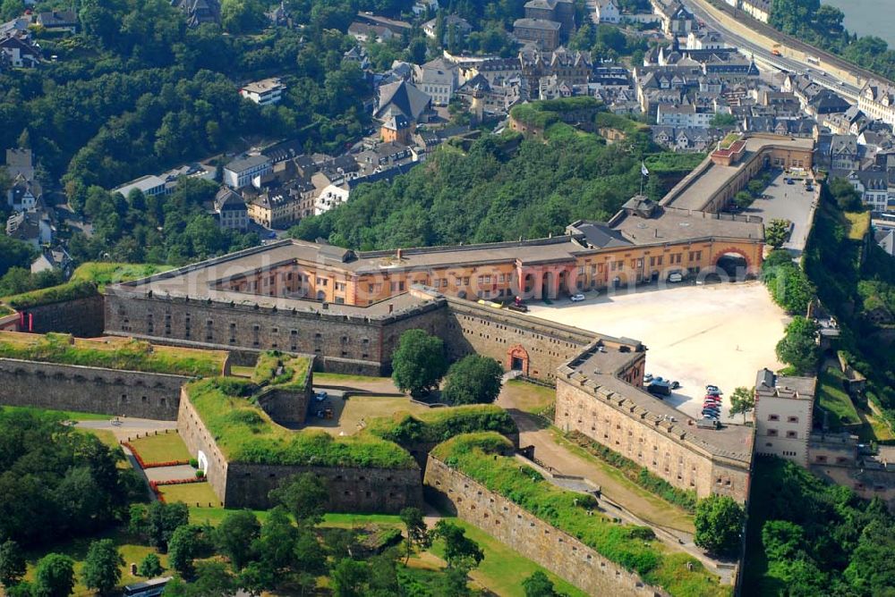 Aerial image Koblenz - Blick auf die Festung Ehrenbreitstein in Koblenz. Die Festung Ehrenbreitsten wurde im 16. Jhd. auf der ursprünglichen Burganlage aus dem 11. Jhd. errichtet. Sie war zuerst eine kurtrierischen, später eine preußische Festung. Nachdem die barocke Anlage in der Französischen Revolution gesprengt wurden, wurde sie zwischen 1817 und 1828 neu errichtet. Heute befindet sich hier das Landesmuseum Koblenz und eine Jugendherberge. Seit 2002 ist sie Teil des UNESCO-Weltkulturerbes. Kontakt Landesmuseum: Landesmuseum Koblenz, Festung Ehrenbreitstein, 56077 Koblenz, Telefon.: 02 61/66 75-0, Telefax: 02 61/70 19 89,