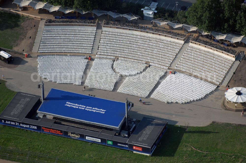 Dresden from the bird's eye view: Blick auf die Filmnächte am Elbufer in Dresden. Hierbei handelt es sich um ein Open-Air-Kino und Konzertfestival, das jährlich im Sommer in Dresden stattfindet und wahrscheinlich das größte dieser Art in Europa ist. Es liegt direkt am Elbufer mit Blick auf die Dresdner Altstadt und bietet Sitzplätze für ca. 4000 Besucher, davon sind 400 überdacht. Bei Konzertveranstaltungen ist Platz für ca. 15 000 Besucher. Kontakt: Filmnächte am Elbufer Veranstalter: PAN Veranstaltungslogistik und Kulturgastronomie GmbH, Carolinenstraße 1a 01097 Dresden, Tel. +49(0)351 89932 0, Fax +49(0)351 89932 19, Email: info@filmnaechte-am-elbufer.de