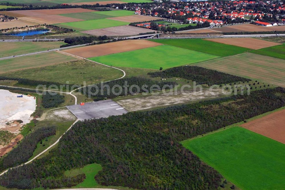 Riem from above - München-Riem,01.09.2006,Ansicht des alten Flughafen München-Riem mit Teilen der alten Landebahn,Er wurde 1939 erbaut und 1992 geschlossen, Liegt zwischen der Olof-Palme-Straße und Willy-Brand-Allee,Wurde in den 90er zur Messestadt Riem umgestaltet,Am 29.10.1958 wurde die um 700 m verlängerte Landebahn in Betrieb genommen,Die Flughafenkennung MUC/EDDM ist nach Schließung auf den Flughafen Franz-Josef-Strauß bei Hallbergmoos übertragen, Ansprechpartner 1: Bayerisches Amt für Denkmalpflege,Hofgraben 4,80539 München,Tel.:+49 89-2114-0,Fax: +49 89-2114-300,eMail: poststelle@blfd.bayern.de, Ansprechpartner 2: Kontakt/Service Hotline Flughafen,Postfach 231755,85326 München, Tel.: +49 89-975-00,Fax: +49 89-975-57906;eMail: info@munich-airport.de;Achim Walder: