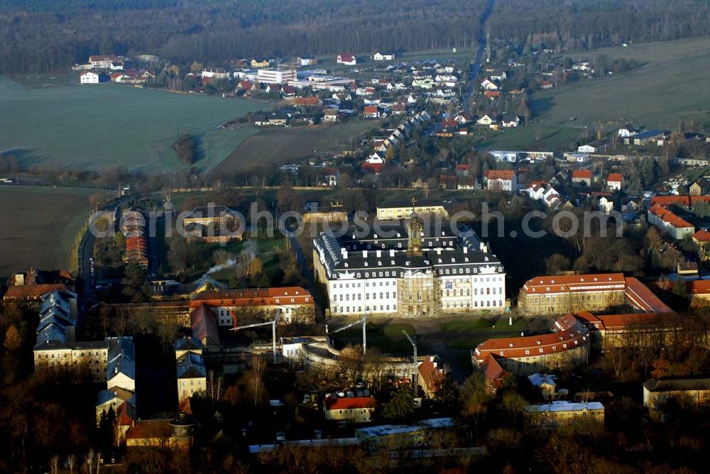 Aerial image Wermsdorf - Blick auf fortgeschrittene Rekonstruktionsarbeiten an der Hubertusburg in Wermsdorf in Sachsen, dessen Bau im 18. Jahrhundert durch August den Starken veranlasst wurde.Der Neubau Johann Christoph von Naumanns aus dem Jahre 1721 - 1724 ersetzte das alte Jagdschloss Hubertusburg, benannt nach Sankt Hubertus, dem Schutzpatron der Jagd. Es ist das größte Schloss in Sachsen, mit viel Prunk in den Sälen, für rauschende Feste erbaut, die nach den Hofjagden stattfanden. Im Siebenjährigen Krieg (1756 - 1763) wurde das Schloss durch die Preußen geplündert, deshalb fehlen heute alle Einrichtungen aus der höfischen Zeit. Nur die katholische Schlosskapelle überstand die Plünderung.Durch den Frieden von Hubertusburg, der 1763 den Siebenjährigen Krieg beendete, ging das Schloss in die europäische Geschichte ein. http://