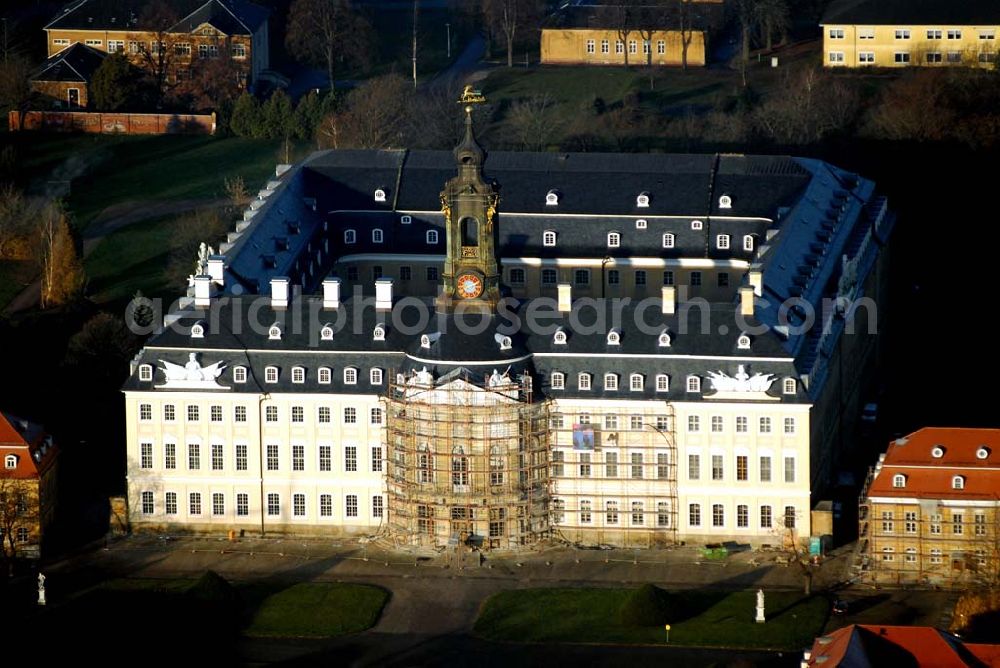 Wermsdorf from the bird's eye view: Blick auf fortgeschrittene Rekonstruktionsarbeiten an der Hubertusburg in Wermsdorf in Sachsen, dessen Bau im 18. Jahrhundert durch August den Starken veranlasst wurde.Der Neubau Johann Christoph von Naumanns aus dem Jahre 1721 - 1724 ersetzte das alte Jagdschloss Hubertusburg, benannt nach Sankt Hubertus, dem Schutzpatron der Jagd. Es ist das größte Schloss in Sachsen, mit viel Prunk in den Sälen, für rauschende Feste erbaut, die nach den Hofjagden stattfanden. Im Siebenjährigen Krieg (1756 - 1763) wurde das Schloss durch die Preußen geplündert, deshalb fehlen heute alle Einrichtungen aus der höfischen Zeit. Nur die katholische Schlosskapelle überstand die Plünderung.Durch den Frieden von Hubertusburg, der 1763 den Siebenjährigen Krieg beendete, ging das Schloss in die europäische Geschichte ein. http://