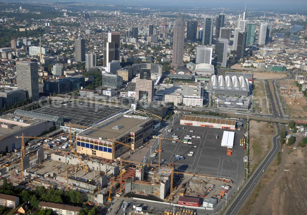 Frankfurt am Main from above - Blick auf das Messe- und Ausstellungsgelände mit Congress- und Festhalle sowie S-Bahnhof Messe. Im Westen des Geländes ensteht zur Zeit die neue Halle 11. Der Bau wird begleitet mit Webcams und Events. Frankfurt ist der drittgrößte Messeplatz der Welt. Adresse: Messe Frankfurt GmbH, Ludwig-Erhard-Anlage 1, 60327 Frankfurt a. M., Tel. +49 (0)69 75 75 0, Fax +49 (0)69 75 75 64 33