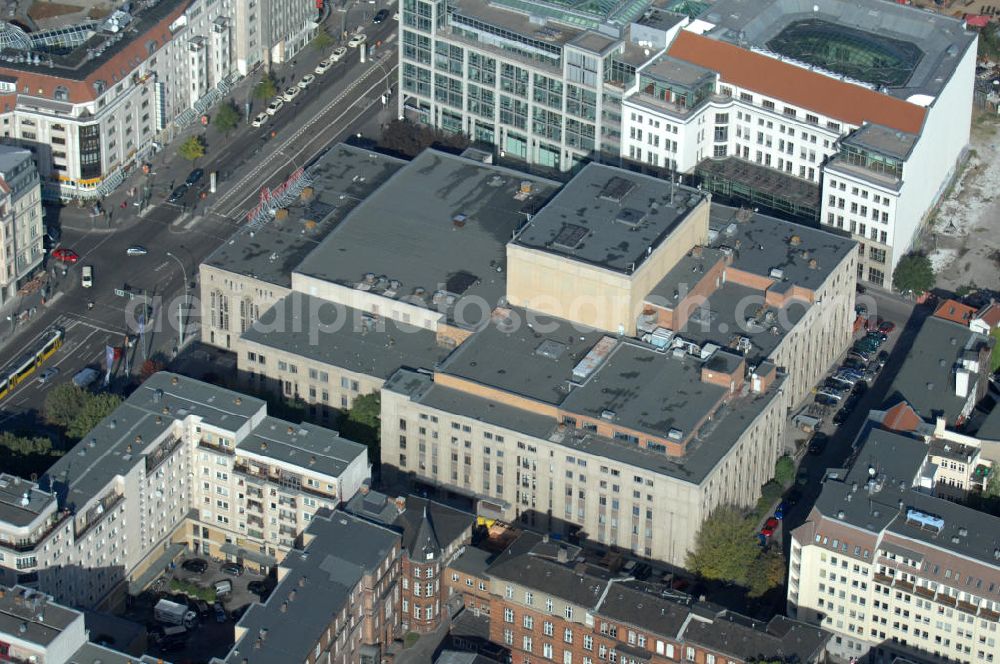 Berlin from above - Blick auf den Friedrichstadtpalst. Der Neue Friedrichstadtpalast ist in Berlin-Mitte, an der Friedrichstraße 107. Der Show-Palast eröffnete 1984 und hat neben der größte Theaterbühne der Welt noch mehrere Teil- und Nebenbühnen.