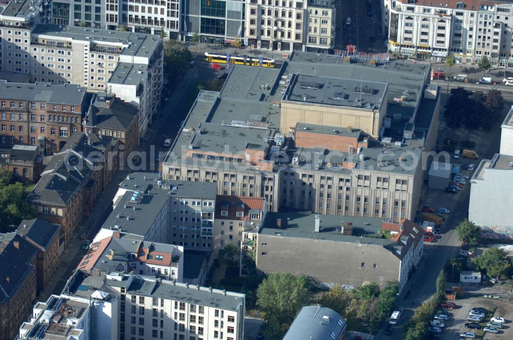 Berlin from the bird's eye view: Blick auf den Friedrichstadtpalst. Der Neue Friedrichstadtpalast ist in Berlin-Mitte, an der Friedrichstraße 107. Der Show-Palast eröffnete 1984 und hat neben der größte Theaterbühne der Welt noch mehrere Teil- und Nebenbühnen.