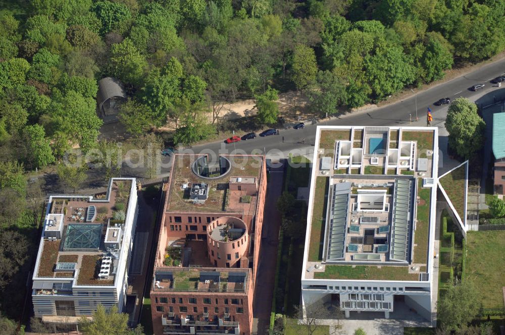 Berlin from the bird's eye view: Blick auf Gebäude des Botschaftsviertels am Berliner Tiergarten, u.a. die Landesvertretung Baden-Württembergs. Adresse: Tiergartenstr. 15, 10785 Berlin, Tel. +49 (0)30 25 456 0, Fax: +49 (0)30 25 456 499, poststelle@lvtberlin.bwl.de