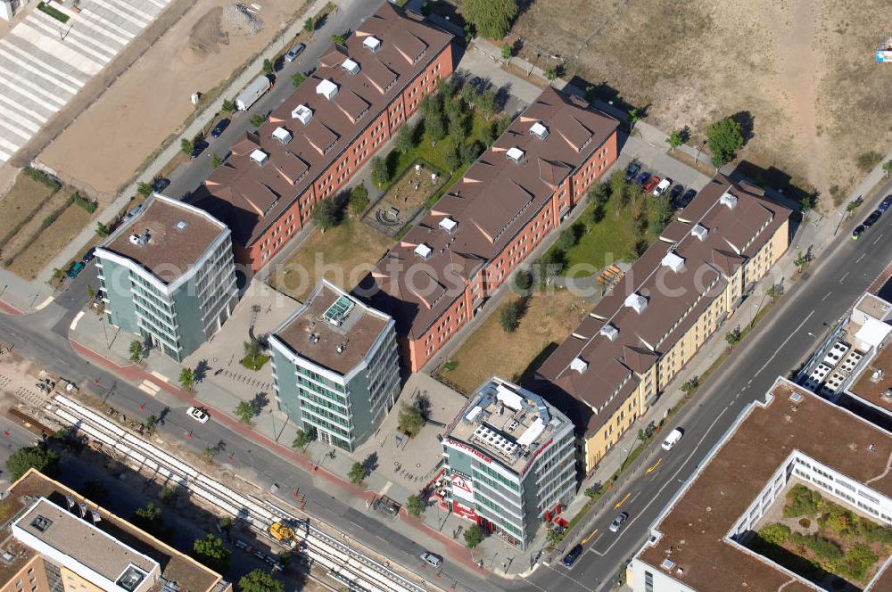 Aerial photograph Berlin - Blick auf Gebäude der Rudower Chaussee in Berlin-Adlershof. Zu sehen ist das Wolfgang-Köhler-Haus (li.), wo das Institut der Psychologie der HU untergebracht ist, das Alfred-Rühl-Haus (m.) mit dem Geographischen Insitut der HU, als auch das 3-Sterne Airporthotel (re.).