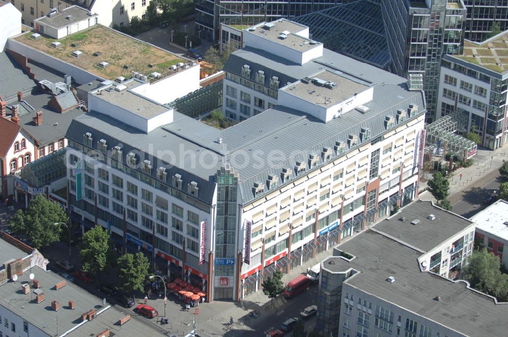 Berlin from above - Blick auf Gebäudekomplex in Berlin-Neukölln. In der Mitte befindet sich der Kindl Boulevard, ein multifunktionales Gebäude, in dem sich auch das Neuköllner Info Center befindet. Kontakt: kontakt@kindlboulevard.de