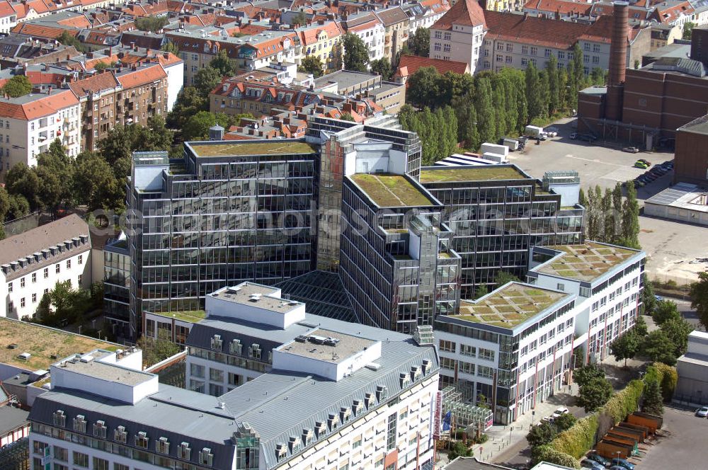 Berlin from the bird's eye view: Blick auf Gebäudekomplex in Berlin-Neukölln. In der Mitte befindet sich der Kindl Boulevard, ein multifunktionales Gebäude, in dem sich auch das Neuköllner Info Center befindet. Rechts unten im Bild das Rollberg-Kino, daneben das Hotel Mercure. Kontakt: kontakt@kindlboulevard.de