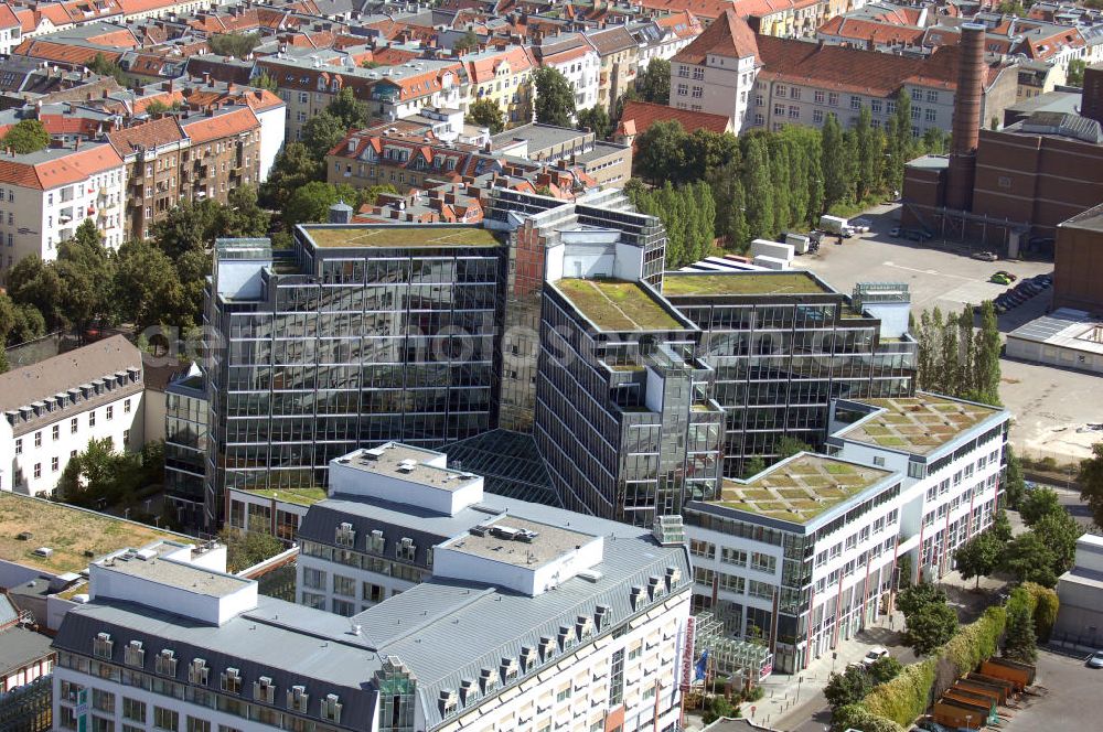 Aerial image Berlin - Blick auf Gebäudekomplex in Berlin-Neukölln. In der Mitte befindet sich der Kindl Boulevard, ein multifunktionales Gebäude, in dem sich auch das Neuköllner Info Center befindet. Rechts unten im Bild das Rollberg-Kino, daneben das Hotel Mercure. Kontakt: kontakt@kindlboulevard.de