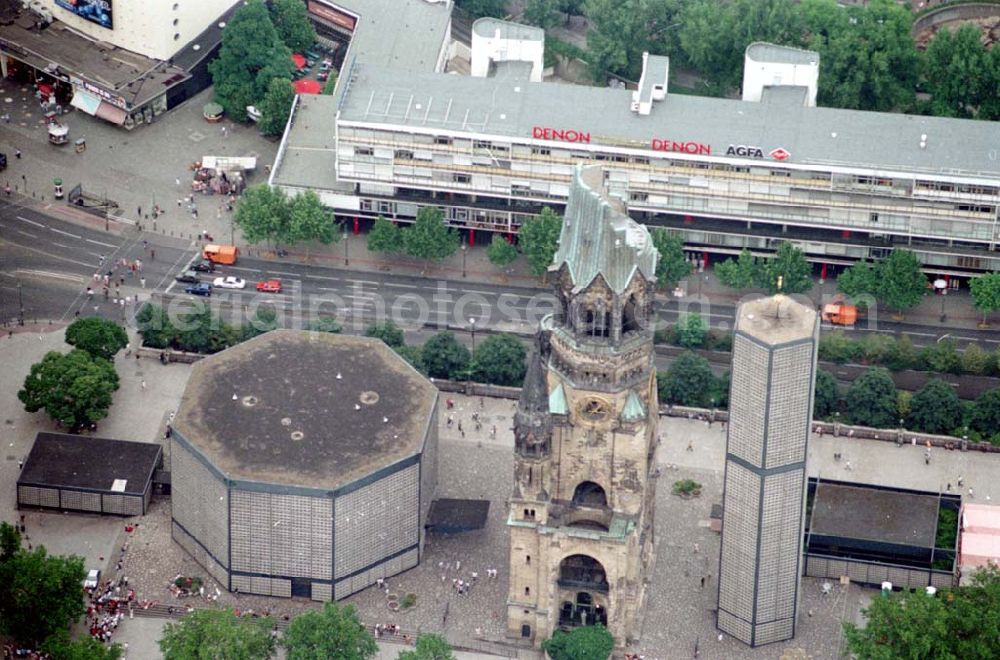 Aerial photograph Berlin - 23.07.1995 Blick auf die Gedächniskirche