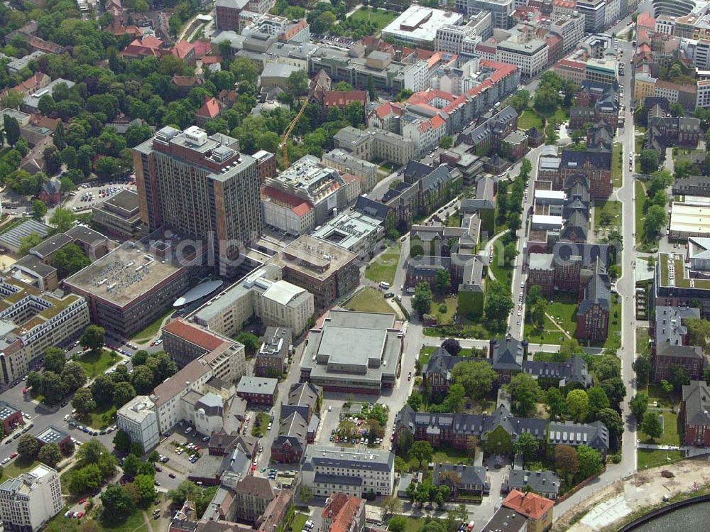 Aerial photograph Berlin - Blick auf das Gelände der Berliner Charité in Berlin-Mitte