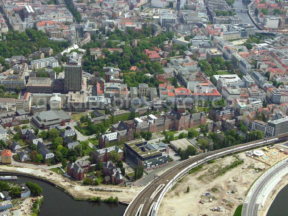 Aerial photograph Berlin - Blick auf das Gelände der Berliner Charité in Berlin-Mitte