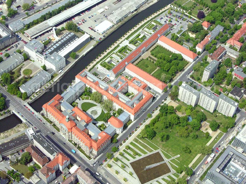 Aerial photograph Berlin - Blick auf das Gelände des Bundes-Wirtschaftsministeriums (ehem. DDR-Regierungskrankenhaus)an der Scharnhorststraße / Invalidenstraße in Berlin-Mitte