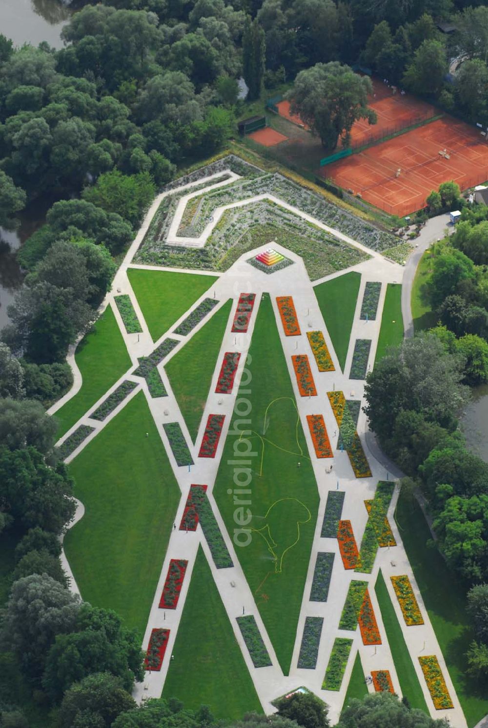 Aerial image Rathenow - Blick auf das Gelände der Landesgartenschau 2006 in Rathenow, die dieses Jahr unter dem Motto Den Farben aud der Spur auf der Schwedendemm-Insel, dem Weinberg und in der Altstadt von Rathenow stattfindet. Kontakt: Landesgartenschau Rathenow 2006 GmbH, Schwedendamm 1, 14712 Rathenow, info@laga-rathenow2006.de,