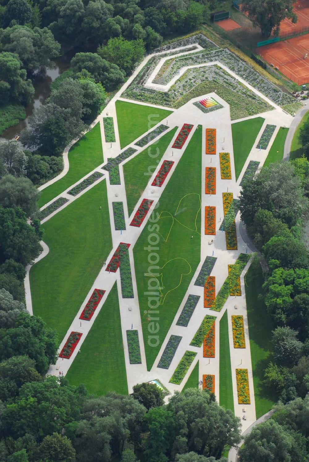 Rathenow from above - Blick auf das Gelände der Landesgartenschau 2006 in Rathenow, die dieses Jahr unter dem Motto Den Farben aud der Spur auf der Schwedendemm-Insel, dem Weinberg und in der Altstadt von Rathenow stattfindet. Kontakt: Landesgartenschau Rathenow 2006 GmbH, Schwedendamm 1, 14712 Rathenow, info@laga-rathenow2006.de,