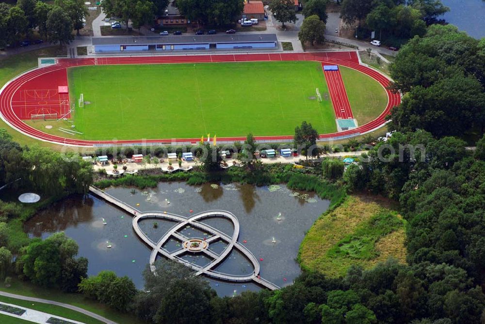 Rathenow from above - Blick auf das Gelände der Landesgartenschau 2006 in Rathenow, die dieses Jahr unter dem Motto Den Farben aud der Spur auf der Schwedendemm-Insel, dem Weinberg und in der Altstadt von Rathenow stattfindet. Kontakt: Landesgartenschau Rathenow 2006 GmbH, Schwedendamm 1, 14712 Rathenow, info@laga-rathenow2006.de,