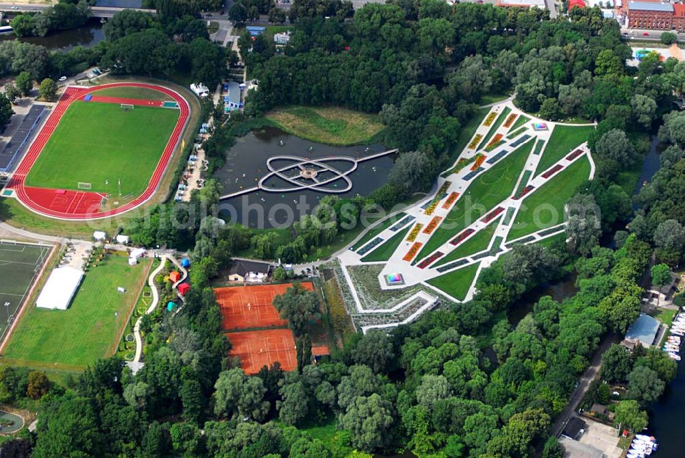 Rathenow from the bird's eye view: Blick auf das Gelände der Landesgartenschau 2006 in Rathenow, die dieses Jahr unter dem Motto Den Farben aud der Spur auf der Schwedendemm-Insel, dem Weinberg und in der Altstadt von Rathenow stattfindet. Kontakt: Landesgartenschau Rathenow 2006 GmbH, Schwedendamm 1, 14712 Rathenow, info@laga-rathenow2006.de,