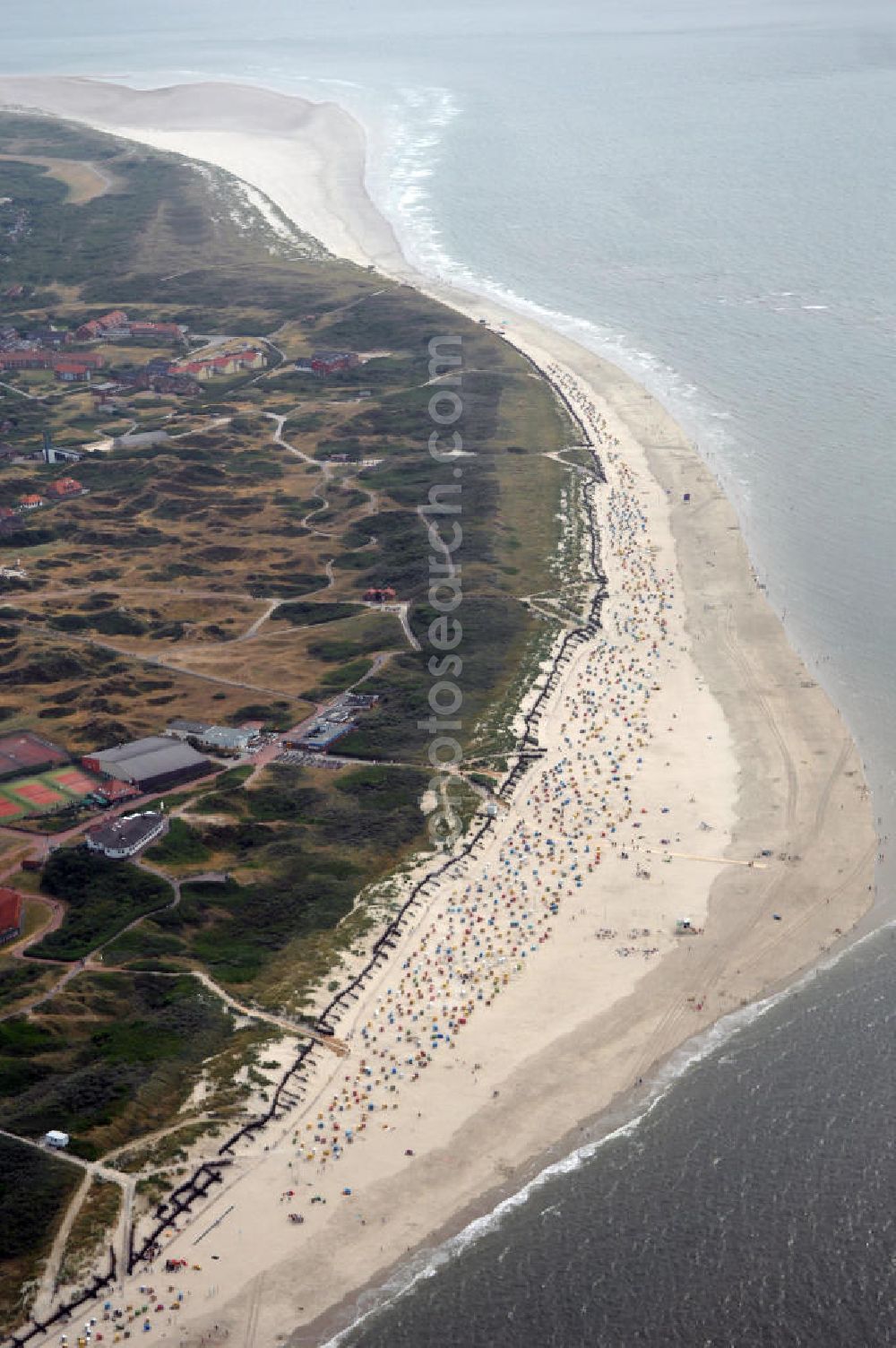 Aerial photograph Baltrum - Blick auf die Gemeinde und die Insel Baltrum. Sie ist mit 6,6 qkm die kleinste der sieben dauerhaft bewohnten ostfriesischen Hauptinseln. Baltrum verfügt über einen Fährhafen, einen kleinen Flugplatz und verschiedene Fremdenverkehrseinrichtungen. Gemeinde- und Kurverwaltung Nordseeheilbad Insel Baltrum, Postfach 1355, 26574 Baltrum, Tel. +49 (0)4939 80 0, Fax +49 (0)4939 80 27, gemeinde@baltrum.de