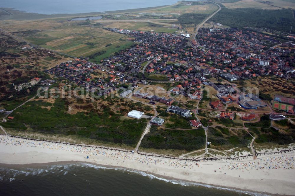 Baltrum from above - Blick auf die Gemeinde und die Insel Baltrum. Sie ist mit 6,6 qkm die kleinste der sieben dauerhaft bewohnten ostfriesischen Hauptinseln. Baltrum verfügt über einen Fährhafen, einen kleinen Flugplatz und verschiedene Fremdenverkehrseinrichtungen. Gemeinde- und Kurverwaltung Nordseeheilbad Insel Baltrum, Postfach 1355, 26574 Baltrum, Tel. +49 (0)4939 80 0, Fax +49 (0)4939 80 27, gemeinde@baltrum.de