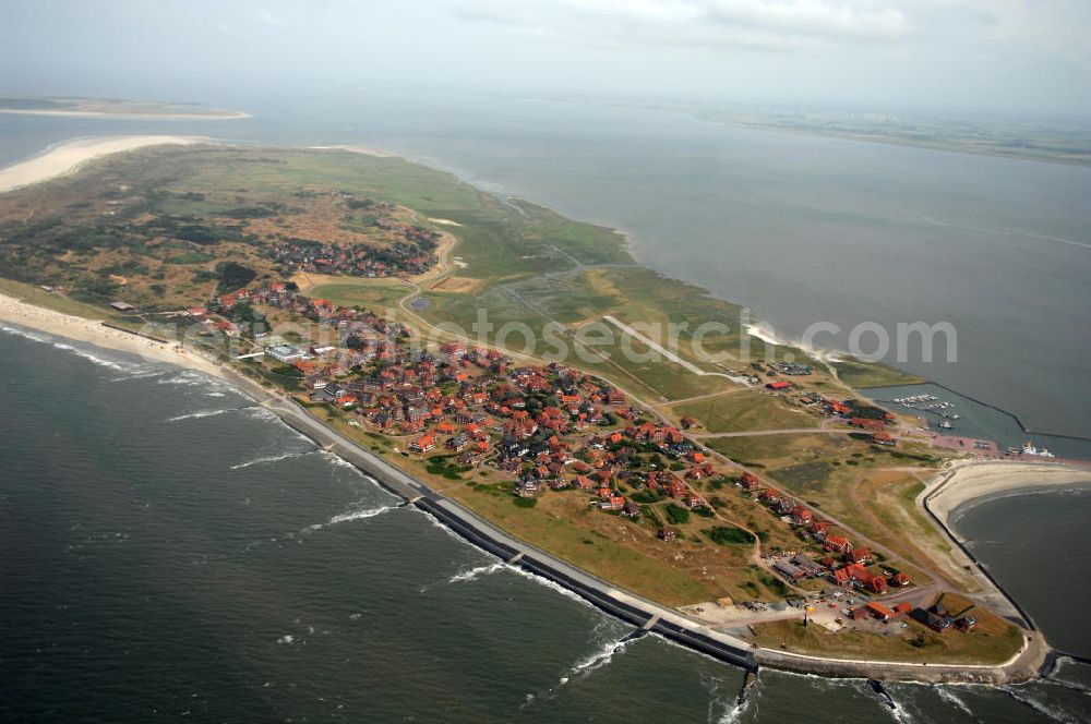 Aerial image Baltrum - Blick auf die Gemeinde und die Insel Baltrum. Sie ist mit 6,6 qkm die kleinste der sieben dauerhaft bewohnten ostfriesischen Hauptinseln. Baltrum verfügt über einen Fährhafen, einen kleinen Flugplatz und verschiedene Fremdenverkehrseinrichtungen. Gemeinde- und Kurverwaltung Nordseeheilbad Insel Baltrum, Postfach 1355, 26574 Baltrum, Tel. +49 (0)4939 80 0, Fax +49 (0)4939 80 27, gemeinde@baltrum.de