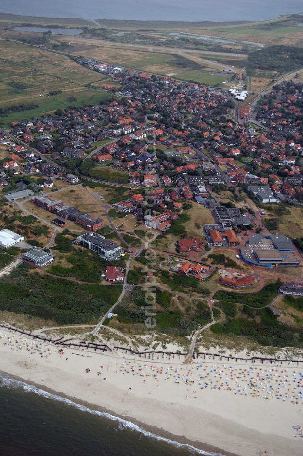 Aerial photograph Baltrum - Blick auf die Gemeinde und die Insel Baltrum. Sie ist mit 6,6 qkm die kleinste der sieben dauerhaft bewohnten ostfriesischen Hauptinseln. Baltrum verfügt über einen Fährhafen, einen kleinen Flugplatz und verschiedene Fremdenverkehrseinrichtungen. Gemeinde- und Kurverwaltung Nordseeheilbad Insel Baltrum, Postfach 1355, 26574 Baltrum, Tel. +49 (0)4939 80 0, Fax +49 (0)4939 80 27, gemeinde@baltrum.de