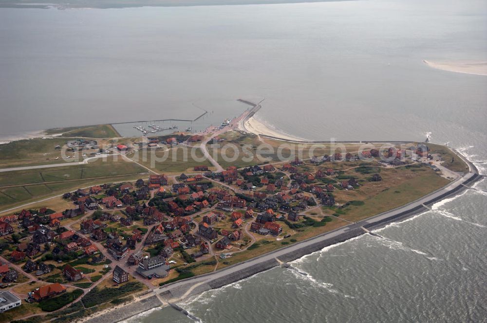 Baltrum from the bird's eye view: Blick auf die Gemeinde und die Insel Baltrum. Sie ist mit 6,6 qkm die kleinste der sieben dauerhaft bewohnten ostfriesischen Hauptinseln. Baltrum verfügt über einen Fährhafen, einen kleinen Flugplatz und verschiedene Fremdenverkehrseinrichtungen. Gemeinde- und Kurverwaltung Nordseeheilbad Insel Baltrum, Postfach 1355, 26574 Baltrum, Tel. +49 (0)4939 80 0, Fax +49 (0)4939 80 27, gemeinde@baltrum.de