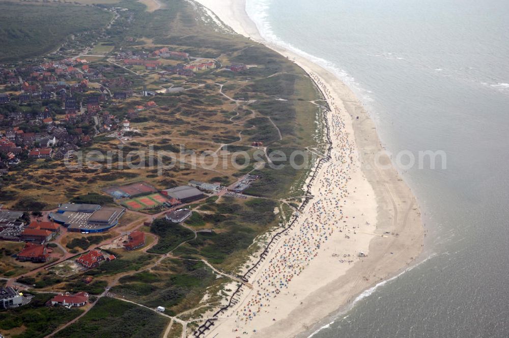 Baltrum from above - Blick auf die Gemeinde und die Insel Baltrum. Sie ist mit 6,6 qkm die kleinste der sieben dauerhaft bewohnten ostfriesischen Hauptinseln. Baltrum verfügt über einen Fährhafen, einen kleinen Flugplatz und verschiedene Fremdenverkehrseinrichtungen. Gemeinde- und Kurverwaltung Nordseeheilbad Insel Baltrum, Postfach 1355, 26574 Baltrum, Tel. +49 (0)4939 80 0, Fax +49 (0)4939 80 27, gemeinde@baltrum.de