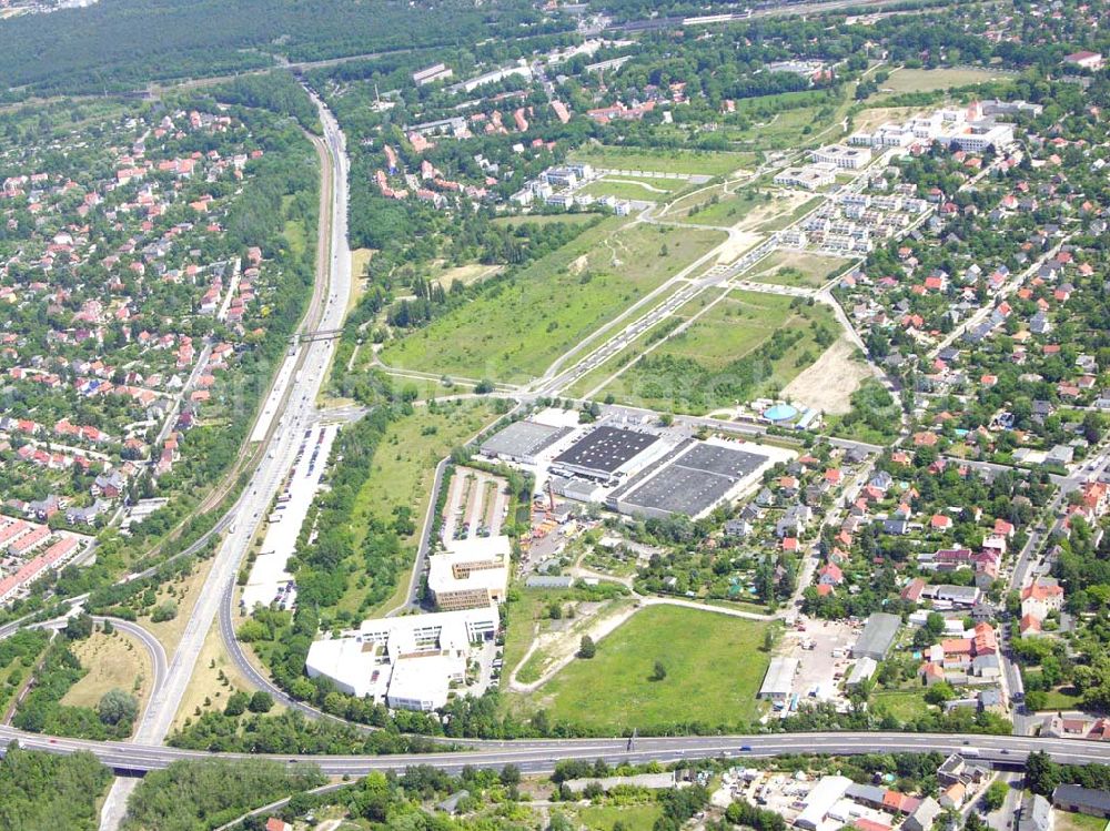 Aerial image Bohnsdorf - Berlin - Blick auf das Gewerbegebiert Hedwigshöhe in Bohnsdorf/Treptow. Im Hintergrund ist das Krankenhaus Hedwigshöhe in Berlin-Falkenberg (Bohnsdorf / Treptow-Köpenick)