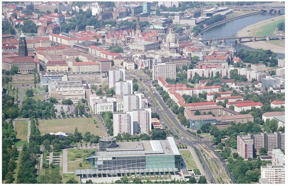 Dresden from the bird's eye view: 15.08.2004, Dresden Blick auf die Gläserne Manufaktur von VW in Dresden. Sie wurde am 19.3.2002 eröffnet und sogleich einer der modernsten Automobilfabriken der Welt. Hier wird der VW Phaeton hergestellt.