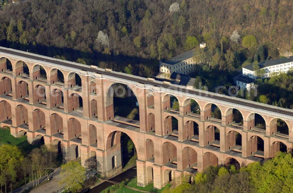 Aerial image Reichenbach (Sachsen) - Blick auf die Göltzschtalbrücke bei Reichenbach im ogtland. Der Viadukt wurde in den Jahren 1846 bis 1851 durch Prof. Johann Schubert und die Ingenieure Robert Wilke und Ferdinand Dost im Auftrag der Sächsisch-Bayrischen Eisenbahn erbaut. Er gilt bis heute als die größte Ziegelbrücke der Welt. Auch heute wird er rege genutzt und immer wieder neuen Gegebenheiten angepasst und technisch verbessert.