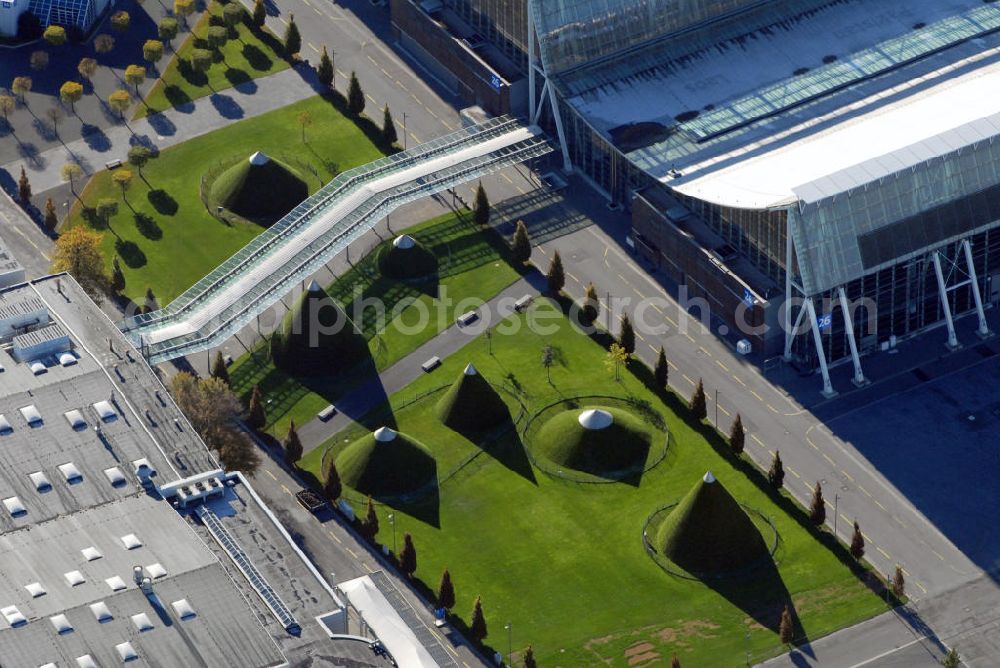 Hannover from the bird's eye view: Blick auf eine Grünflache zwischen 4. und 5. Allee auf dem Messegelände Hannover. Kontakt: Deutsche Messe, Messegelände 30521 Hannover, Tel. +49(0)511 89 0, Fax +49(0)511 89 32626, Email: info@messe.de