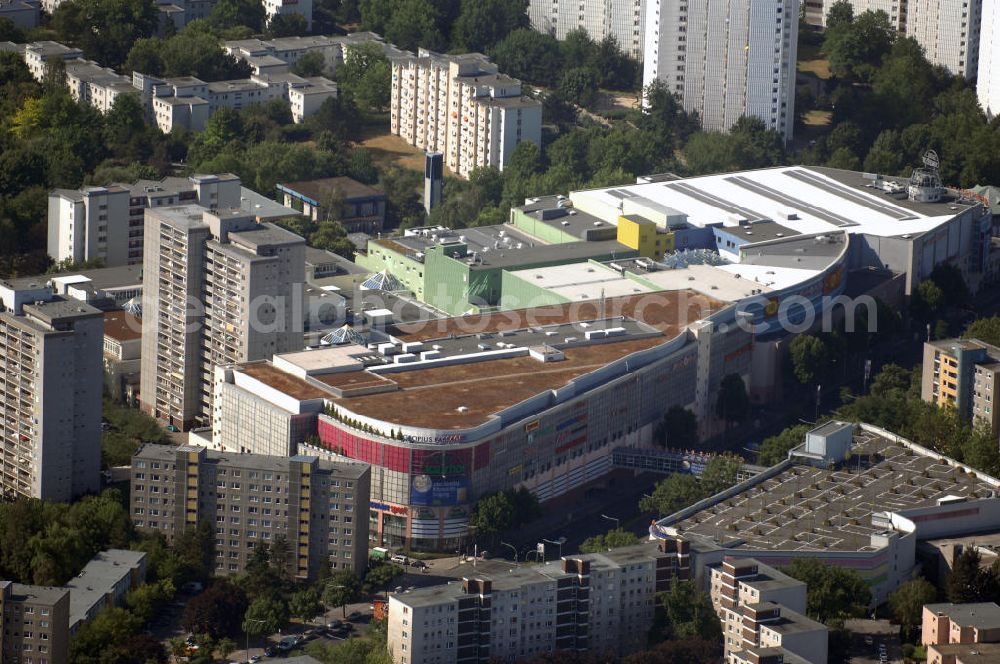 Berlin from the bird's eye view: Berlin-Neukölln 07.06.2006 Blick auf die Gropius-Passagen. Dort befinden sich über 180 Fachgeschäfte auf 85.000 Quadratmetern Verkaufsfläche. Kontakt: Centermanagement: H.F.S. Hypofondsbeteiligung für Sachwerte GmbH, vertreten durch die G.F.S. Geschäftsbesorgung für Sachwerte GmbH, Sevket Demir, Johannisthaler Chaussee 317, 12351 Berlin. Tel. +49 (0)30 6 70 66 64 0, Fax +49 (0)30 6 70 66 64 66, Email info@gropius-passagen.de