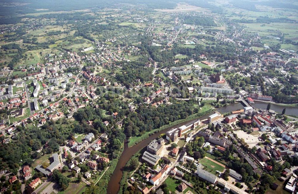 Guben from above - Blick auf Guben in Brandenburg bzw. Gubin in Polen. Aufgrund der im Potsdamer Abkommen an Oder und Lausitzer Neiße (Oder-Neiße-Grenze) festgelegten deutsch-polnischen Grenze wurde 1945 der östlich der Neiße gelegene Teil der Stadt einschliesslich des historisches Zentrums zur polnischen Stadt Gubin.