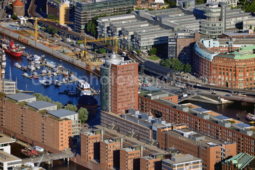 Hamburg from the bird's eye view: Look at the various office buildings and the Niederhafen of the river Elbe in the Hafencity of Hamburg