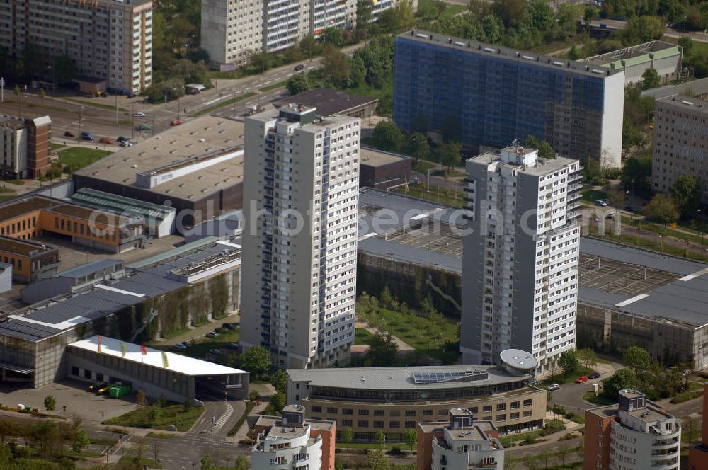 Aerial photograph Halle - Blick auf zwei Hochhäuser und die Neustädter Passagen mit Umgebung.