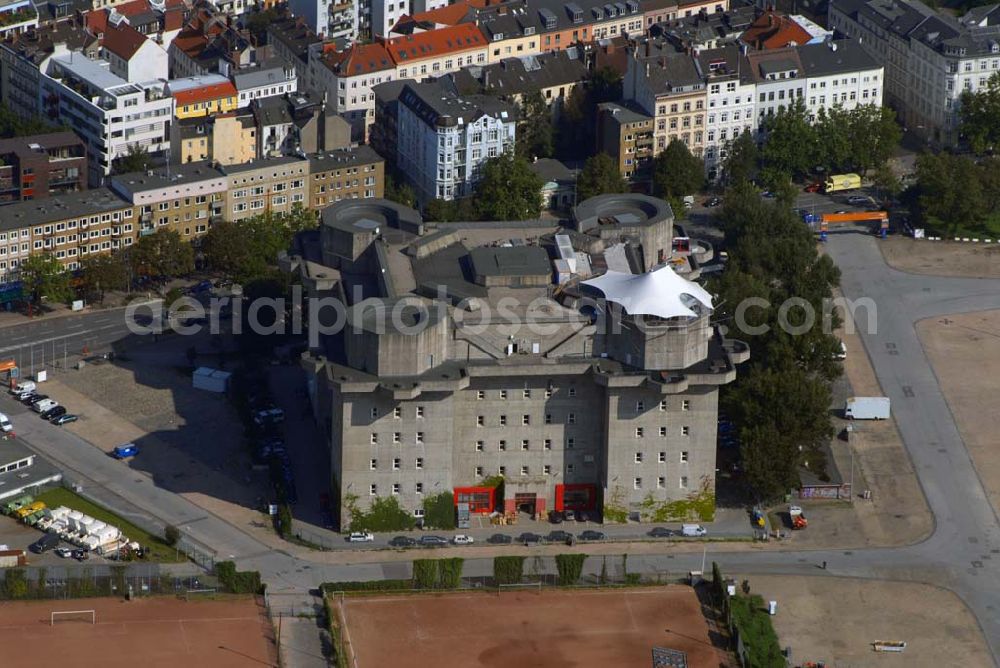 Aerial image Hamburg - Blick auf den Luftschutzbunker / Bunker / Flak-Bunker / Flakturm IV in der Feldstraße 66 in Hamburg. Die Luftschutzanlage, mit den 39 m hohen Mauern aus Stahlbeton, auf dem Heiligengeistfeld diente nicht nur 18.000 Menschen als Schutzbunker, sondern war gleichzeitig einer der acht großen Flaktürme des dritten Reich. Heute nutzen ihn vor allem Medien- und Kunstschaffende für Veranstaltungen. Während des Hamburger Dom, was dreimal im Jahr stattfindet, wird er in das Veranstaltungsgeschehen mit intergriert.