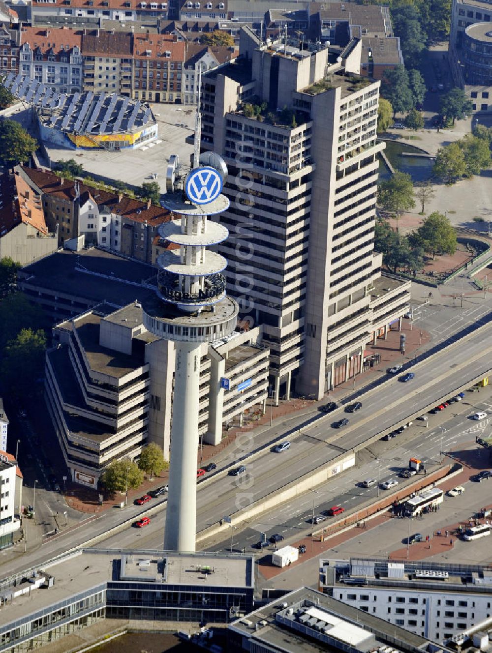 Hannover from above - Blick auf die Stadt Hannover mit den VW-Tower und die Euro Schulen im Stadtteil Mitte. Der ehemalige Fernmeldeturm wurde 1959 von der Deutschen Bundespost errichtet und wird Heute von der Volkswagen AG genutzt. View to the city of Hannover with the VW-Tower and the Euro Schools in the district Mitte. The former telecommunication tower was built in 1959 from the Deutsche Bundespost. today it is used by the Volkswagen AG.