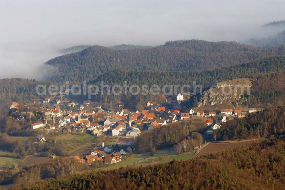 Aerial photograph Hartenstein - , Blick auf den Ort Hartenstein. Die landschaftlich reizvoll gelegene und waldreiche Gemeinde in der Frankenalb bietet vom Pegnitztal (378m) bis hinauf zum Hirtenberg (563m) viele Möglich- keiten der Freizeitgestaltung. Gemeinde Hartenstein, Höflaser Str. 1, 91235 Hartenstein, Tel: 09152/926900, Fax: 09152/ 926902, E-mail: Rathaus@hartenstein-mfr.de.