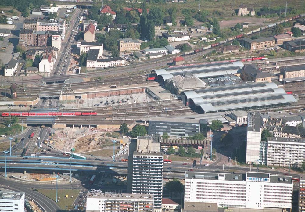 Aerial photograph Halle Sachsen-Anhalt) - Der Hauptbahnhof im Riebeckviertel wurde für 12,5 Millionen Euro rekonstruiert und umgebaut. ReiseZentrum Halle (Saale); Bahnhofsplatz 1; 06112 Halle