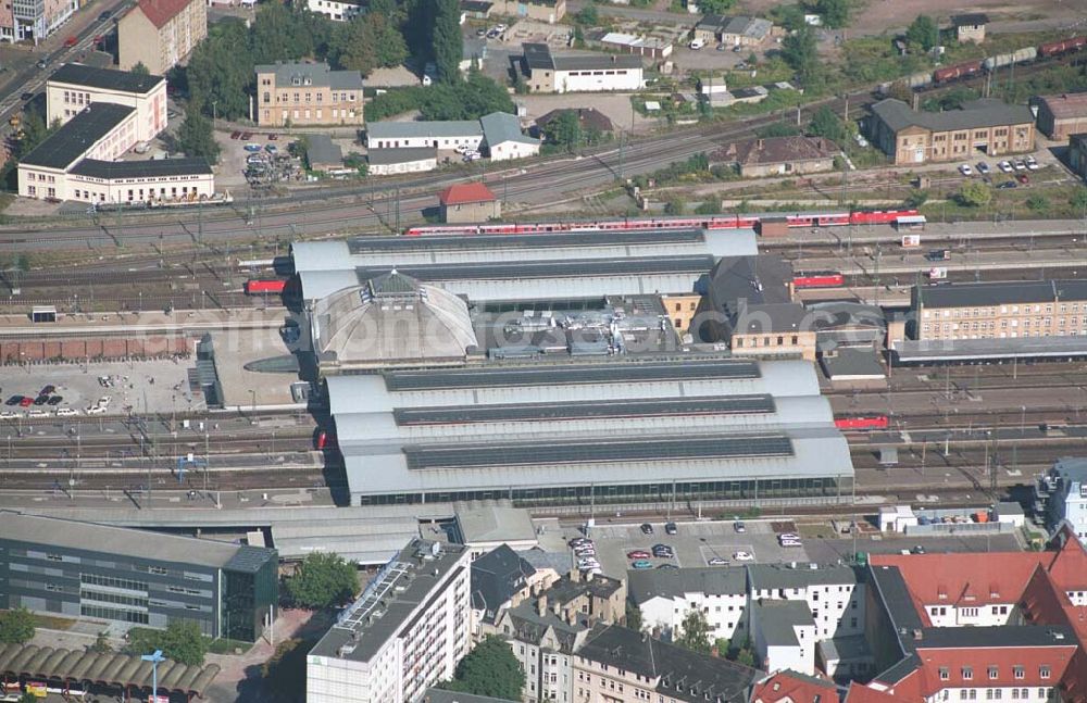 Halle Sachsen-Anhalt) from above - Der Hauptbahnhof im Riebeckviertel wurde für 12,5 Millionen Euro rekonstruiert und umgebaut. ReiseZentrum Halle (Saale); Bahnhofsplatz 1; 06112 Halle