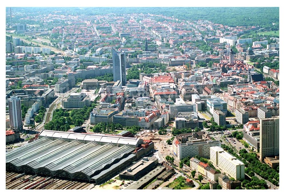 Aerial image Leipzig - Blick auf die Hauptbahnhof-Promenaden im Leipziger Hauptbahnhof in Leipzig durch die ECE Projektmanagement GmbH. Im Hintergrund ist der leipziger Sitz des Mitteldeutschen Rundfunks (MDR) zu sehen