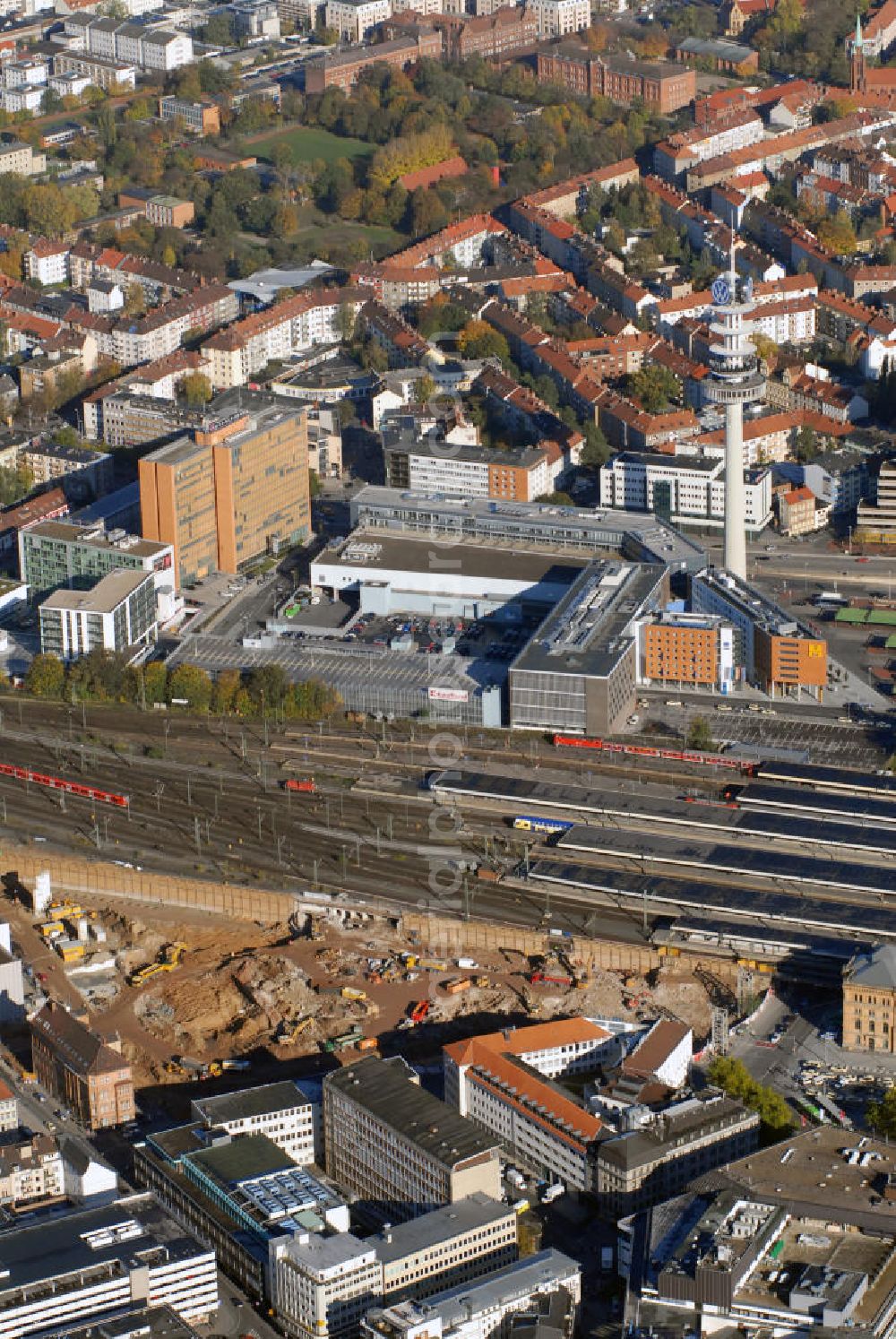 Aerial photograph Hannover - Blick auf die Hannoveraner Innenstadt. In der Mitte befindet sich ein Teil des Hauptbahnhof, dahinter im Bild der VW-Tower und links vom Bahnhof ist die Baustelle zum ECE-Shopping Center Ernst-August-Galerie zu sehen. Kontakt: Hannover Tourismus GmbH, Ernst-August-Platz 30159 Hannover, Tel. +49(0)511 12345 111, Fax +49(0)511 12345 112, Email: info@hannover-tourismus.de; Deutsche Bahn AG, Potsdamer Platz 2 10785 Berlin, Konzernsprecher Oliver Schumacher: Tel. +49(0)30 297614 80, Fax +49(0)30 297614 85, Email: oliver.schumacher@bahn.de; Hauptbahnhof Hannover, Ernst-August-Platz 1 30159 Hannover, Tel. +49(0)511 2861319; ECE Projektmanagement GmbH & Co. KG, Heegbarg 30 22391 Hamburg, Tel. +49(0)40 6060 60, Fax +49(0)40 6060 66230, Email: info@ece.de