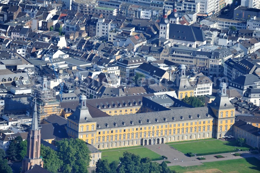 Aerial photograph Bonn - View of the main building of the Rheinische Friedrich-Wilhelms University of Bonn in North Rhine-Westphalia. Named after the Prussian King Friedrich Wilhelm III and located on the courtyard, the university was founded in 1818. It generated seven Nobel laureates. www3.uni-bonn.de